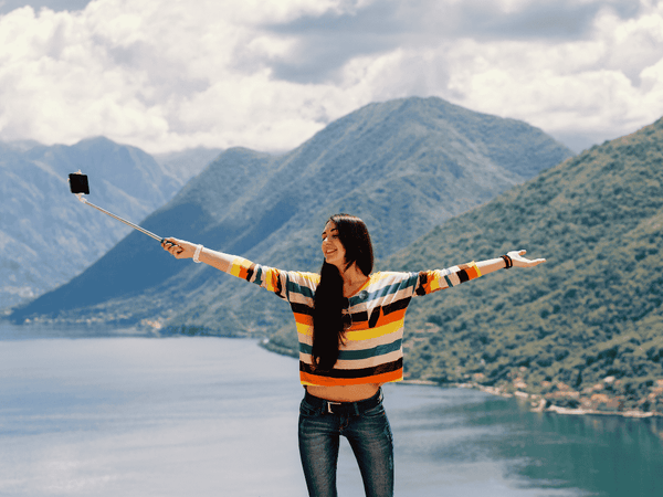 Top 10 Must-Have Essentials for Millennials’ Travel Bags