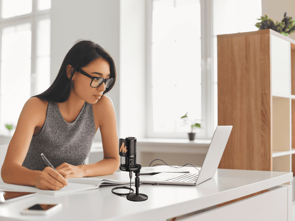 Top Benefits of Enrolling in Online Classes & Using a Condenser Mic