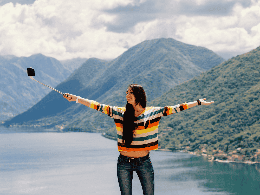 Top 10 Essentials Millennials Pack for Travelling | Wireless Mic Guide