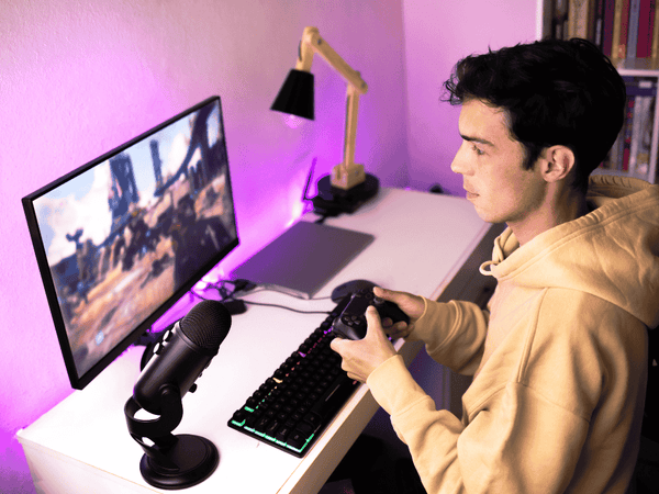 Gaming Microphone & Streaming Income: Can You Make a Living?