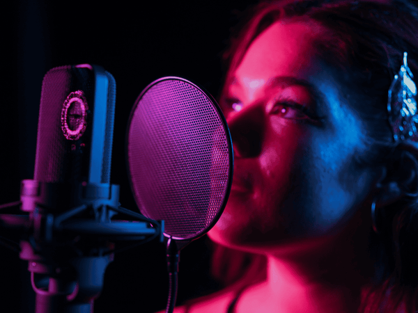 How to Choose the Best Microphone for Singing at Home in 2025