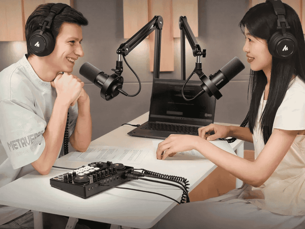 Top Tips for Facebook Live Guest Interviews With the Right Mic
