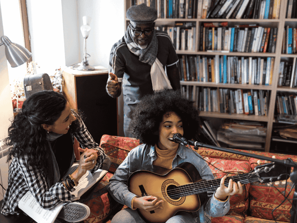 Sing Duets at Home with Maono Mics: A Gift for Family Bonding