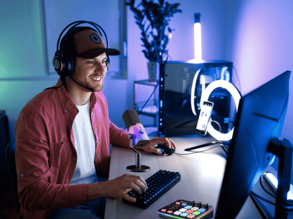 A male streamer using MaonoCaster G1 Neo & PD100X streaming microphone