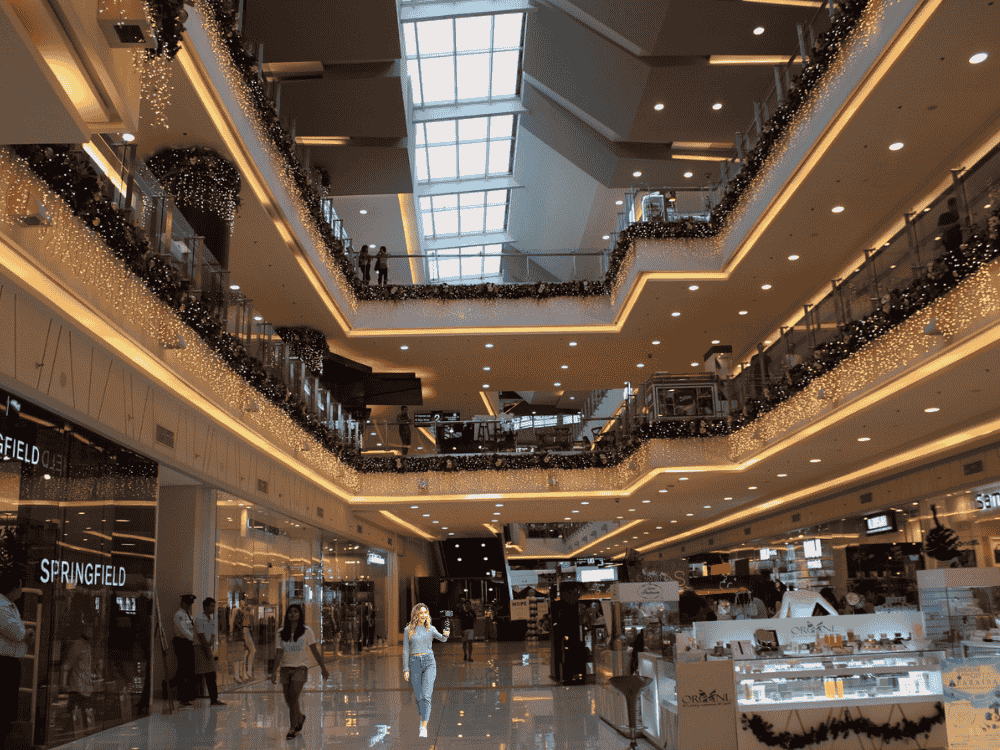 Mall Vlog Ideas: Why Mall Tours Make Viral Vlogs with Clear Audio using a Wireless Microphone