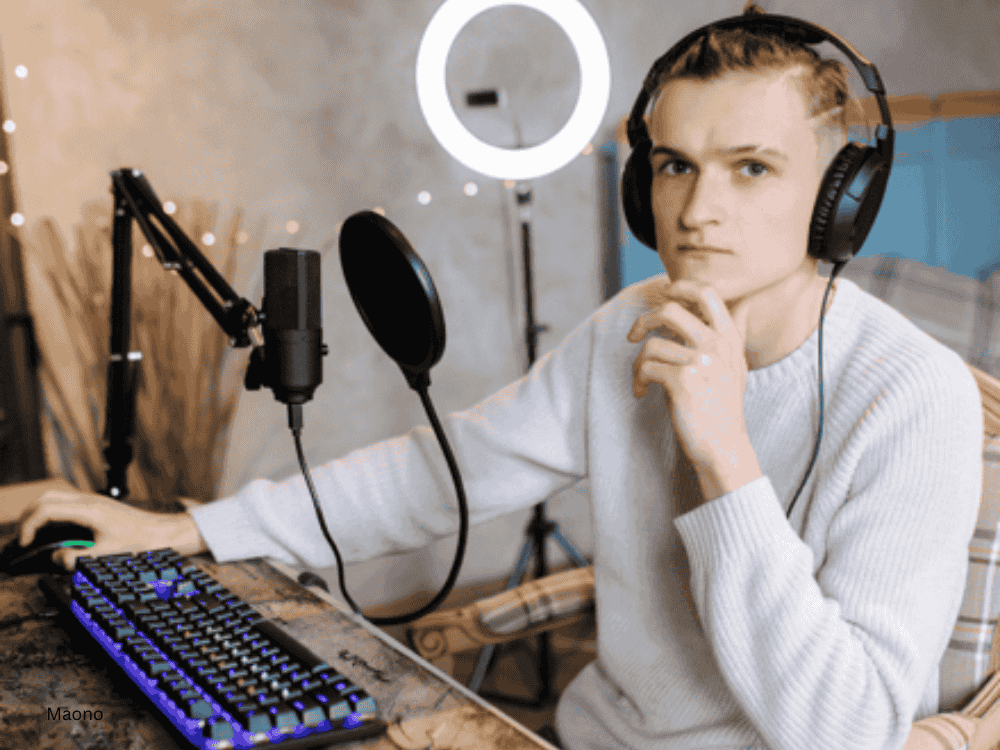 a male podcaster using the best microphone USB