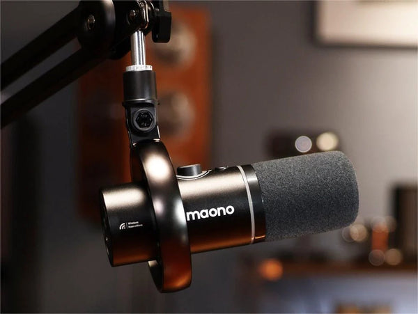 Built-In Sound Card Mic vs Audio Interface: Maono PD200W Tested