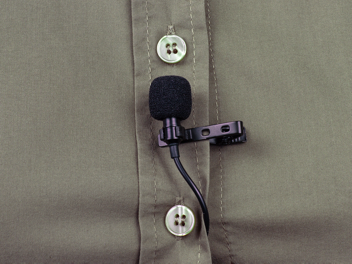 Lavalier microphone for high-quality sound recording 