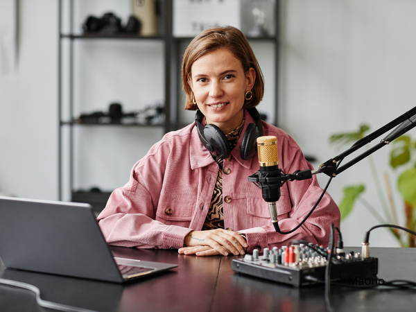 Buying Guide to Podcast Equipment: Top Bundles, Features for Beginners