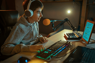Gamer Using Mic Top USB Gaming Microphones for 2024: Reddit’s Best Picks for Streaming ...