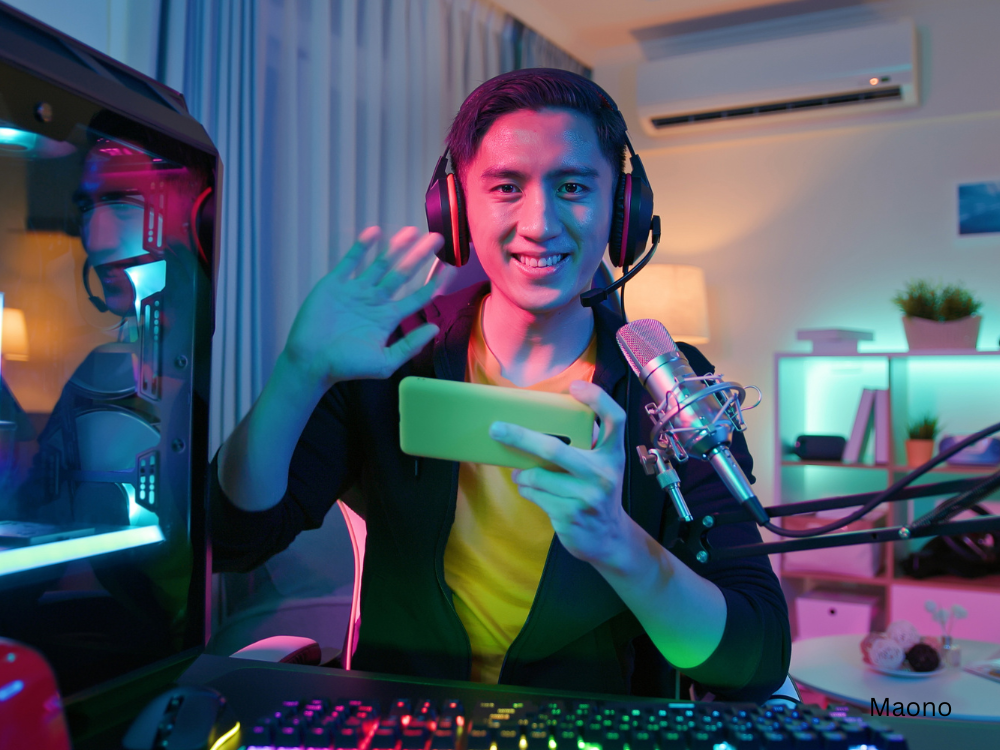 Gamer Using Mic Mic Stand Solutions: Maneuverability, Budget Picks, and Desk Options
